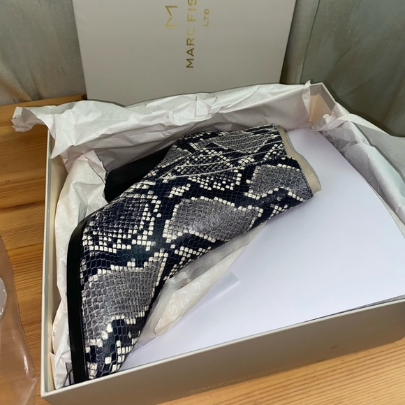 Marc fisher Alva snake boots - Picture 2 of 9